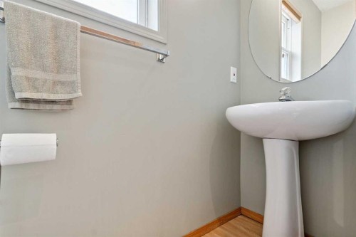 7 Covewood Park Ne, Calgary, AB - Indoor Photo Showing Bathroom