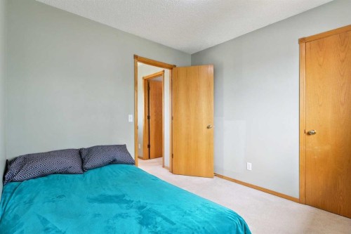 7 Covewood Park Ne, Calgary, AB - Indoor Photo Showing Bedroom