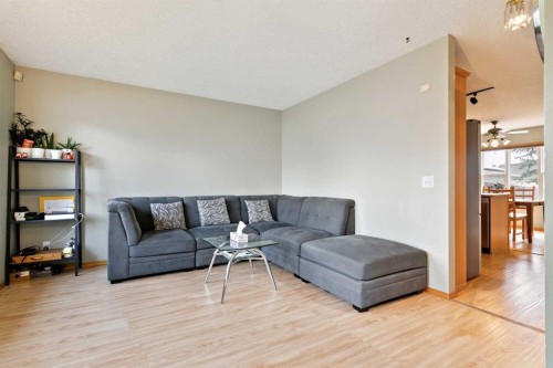 7 Covewood Park Ne, Calgary, AB - Indoor Photo Showing Living Room