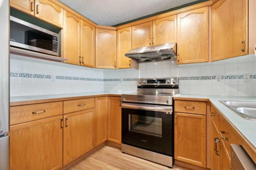 7 Covewood Park Ne, Calgary, AB - Indoor Photo Showing Kitchen With Double Sink