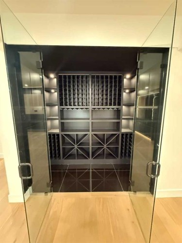 1910 Broadview Road Nw, Calgary, AB - Indoor Photo Showing Other Room