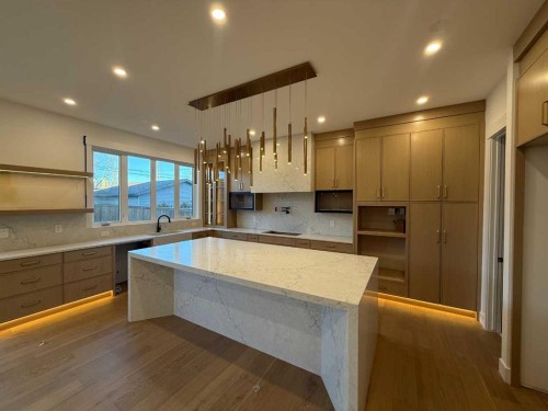 1910 Broadview Road Nw, Calgary, AB - Indoor Photo Showing Kitchen