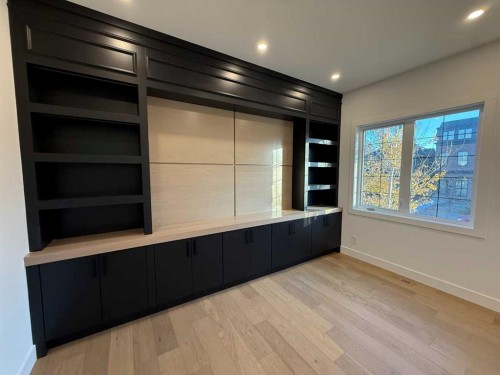 1910 Broadview Road Nw, Calgary, AB - Indoor Photo Showing Other Room