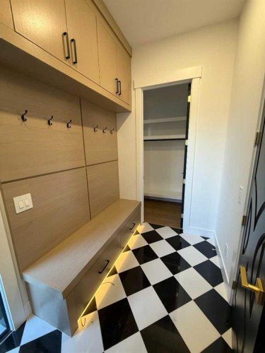 1910 Broadview Road Nw, Calgary, AB - Indoor Photo Showing Other Room