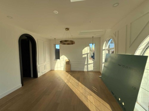 1910 Broadview Road Nw, Calgary, AB - Indoor Photo Showing Other Room