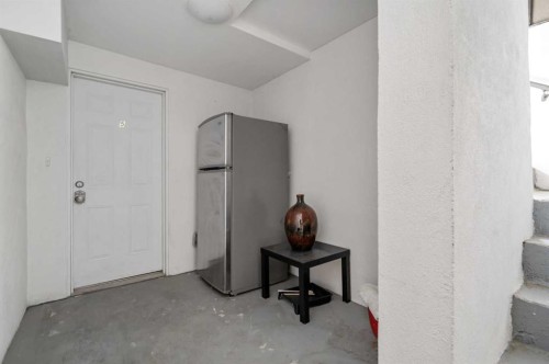 5-2815 17 Street Sw, Calgary, AB - Indoor Photo Showing Other Room