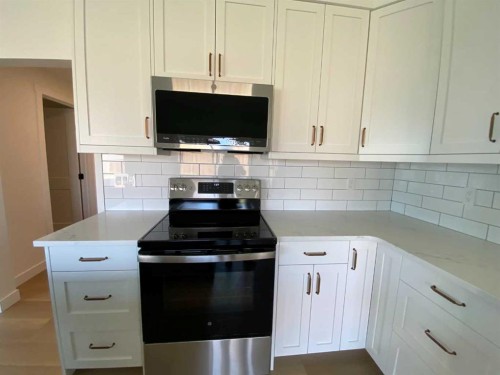 4 Williams Avenue, Olds, AB - Indoor Photo Showing Kitchen