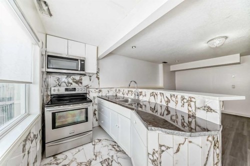 104 Panamount Terrace Nw, Calgary, AB - Indoor Photo Showing Kitchen