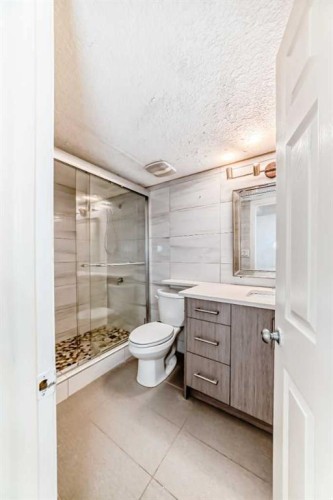 104 Panamount Terrace Nw, Calgary, AB - Indoor Photo Showing Bathroom