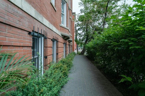 1-804 18 Avenue Sw, Calgary, AB - Outdoor