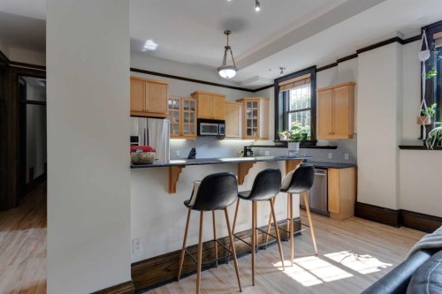 1-804 18 Avenue Sw, Calgary, AB - Indoor Photo Showing Kitchen