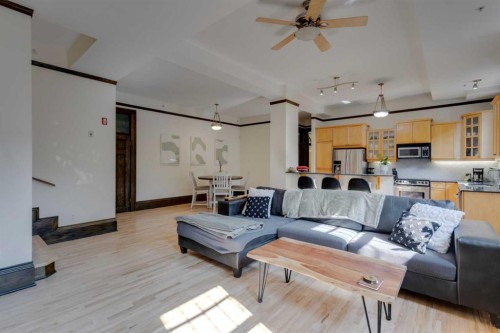 1-804 18 Avenue Sw, Calgary, AB - Indoor Photo Showing Living Room