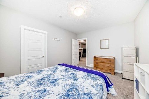 284 Lucas Avenue Nw, Calgary, AB - Indoor Photo Showing Bedroom