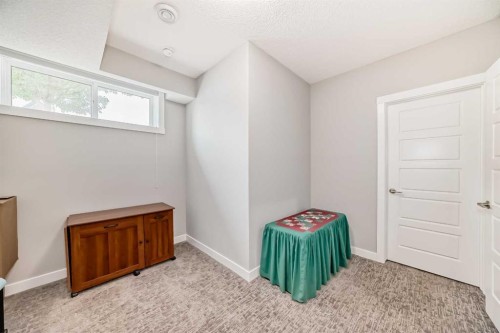 284 Lucas Avenue Nw, Calgary, AB - Indoor