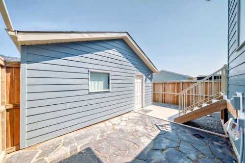 284 Lucas Avenue Nw, Calgary, AB - Outdoor With Exterior