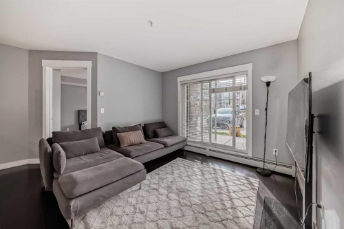 1113-11 Mahogany Row Se, Calgary, AB - Indoor Photo Showing Living Room