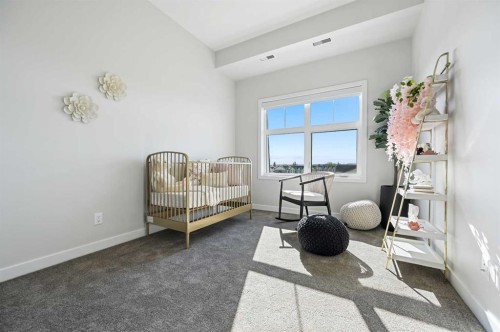 422-255 Les Jardins Park Se, Calgary, AB - Indoor Photo Showing Bedroom