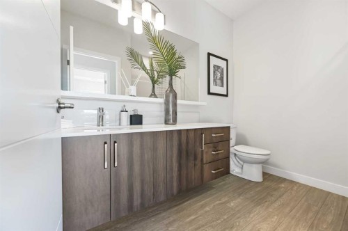 422-255 Les Jardins Park Se, Calgary, AB - Indoor Photo Showing Bathroom