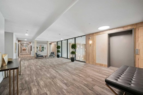 422-255 Les Jardins Park Se, Calgary, AB - Indoor Photo Showing Other Room