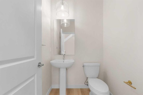 121 Wild Rose Way Se, Calgary, AB - Indoor Photo Showing Bathroom