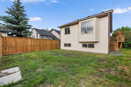 7136 Laguna Way Ne, Calgary, AB - Outdoor