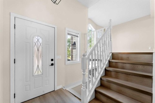 7136 Laguna Way Ne, Calgary, AB - Indoor Photo Showing Other Room