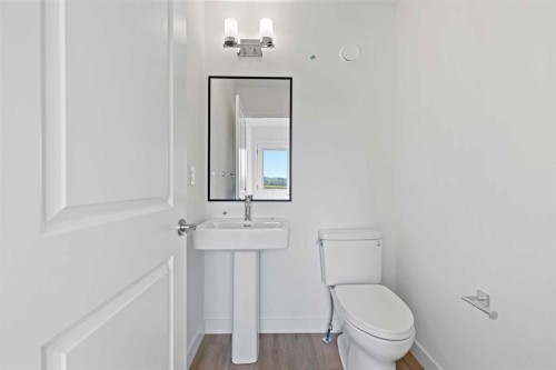922 Wolf Willow Boulevard Se, Calgary, AB - Indoor Photo Showing Bathroom