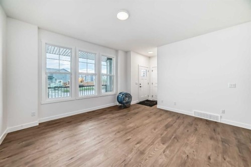 426 Heartland Way, Cochrane, AB - Indoor Photo Showing Other Room