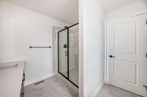 426 Heartland Way, Cochrane, AB - Indoor Photo Showing Other Room