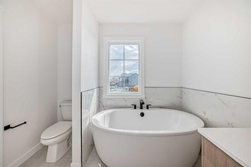 426 Heartland Way, Cochrane, AB - Indoor Photo Showing Bathroom