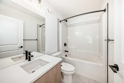 426 Heartland Way, Cochrane, AB - Indoor Photo Showing Bathroom