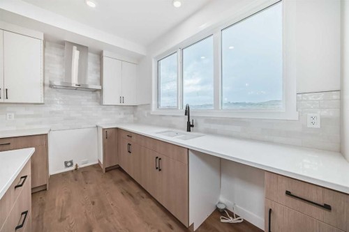 426 Heartland Way, Cochrane, AB - Indoor Photo Showing Kitchen