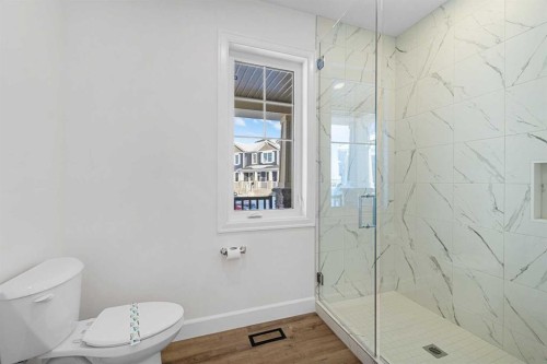 1059 Southwinds Green Sw, Airdrie, AB - Indoor Photo Showing Bathroom