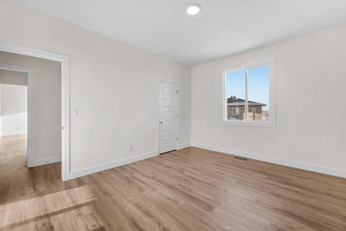 1059 Southwinds Green Sw, Airdrie, AB - Indoor Photo Showing Other Room