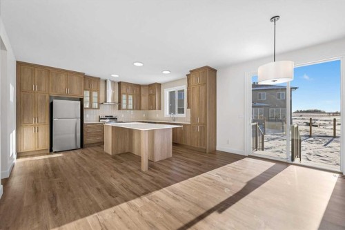 1059 Southwinds Green Sw, Airdrie, AB - Indoor Photo Showing Kitchen