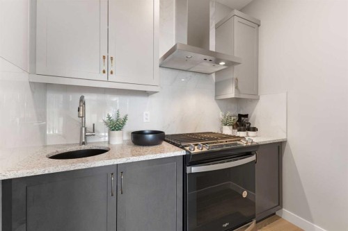 125 Corner Glen Avenue Ne, Calgary, AB - Indoor Photo Showing Kitchen