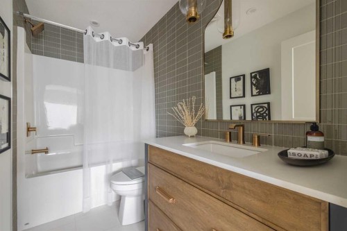 605-199 Sage Hill Heights Nw, Calgary, AB - Indoor Photo Showing Bathroom