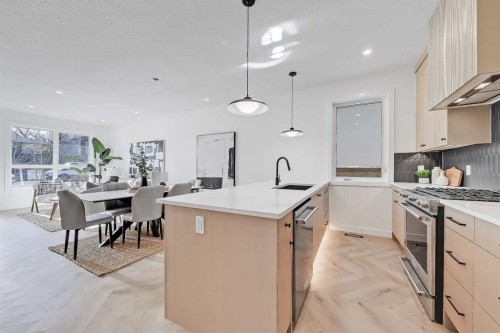 3-1524 29 Avenue Sw, Calgary, AB - Indoor Photo Showing Kitchen With Upgraded Kitchen