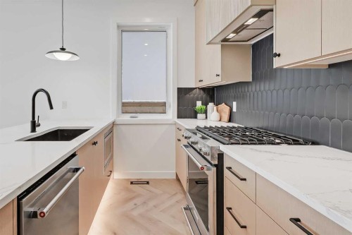 3-1524 29 Avenue Sw, Calgary, AB - Indoor Photo Showing Kitchen With Upgraded Kitchen