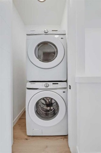 3-1524 29 Avenue Sw, Calgary, AB - Indoor Photo Showing Laundry Room