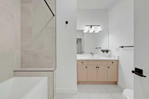 3-1524 29 Avenue Sw, Calgary, AB - Indoor Photo Showing Bathroom