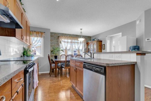 241 Covemeadow Road Ne, Calgary, AB - Indoor Photo Showing Kitchen