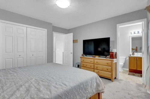 241 Covemeadow Road Ne, Calgary, AB - Indoor Photo Showing Bedroom