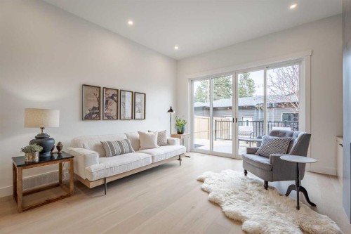2510 17 Street Nw, Calgary, AB - Indoor Photo Showing Living Room