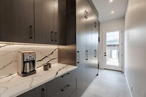 2510 17 Street Nw, Calgary, AB - Indoor Photo Showing Other Room