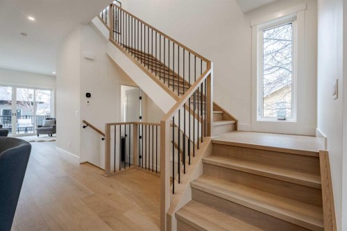 2510 17 Street Nw, Calgary, AB - Indoor Photo Showing Other Room