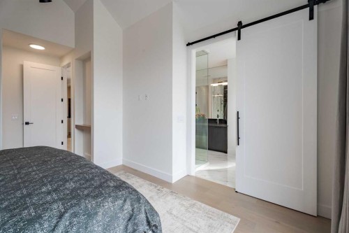 2510 17 Street Nw, Calgary, AB - Indoor Photo Showing Bedroom