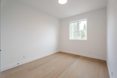 2510 17 Street Nw, Calgary, AB - Indoor Photo Showing Other Room