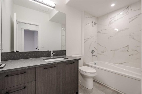 2510 17 Street Nw, Calgary, AB - Indoor Photo Showing Bathroom