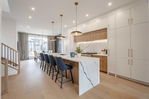2510 17 Street Nw, Calgary, AB - Indoor Photo Showing Kitchen With Upgraded Kitchen